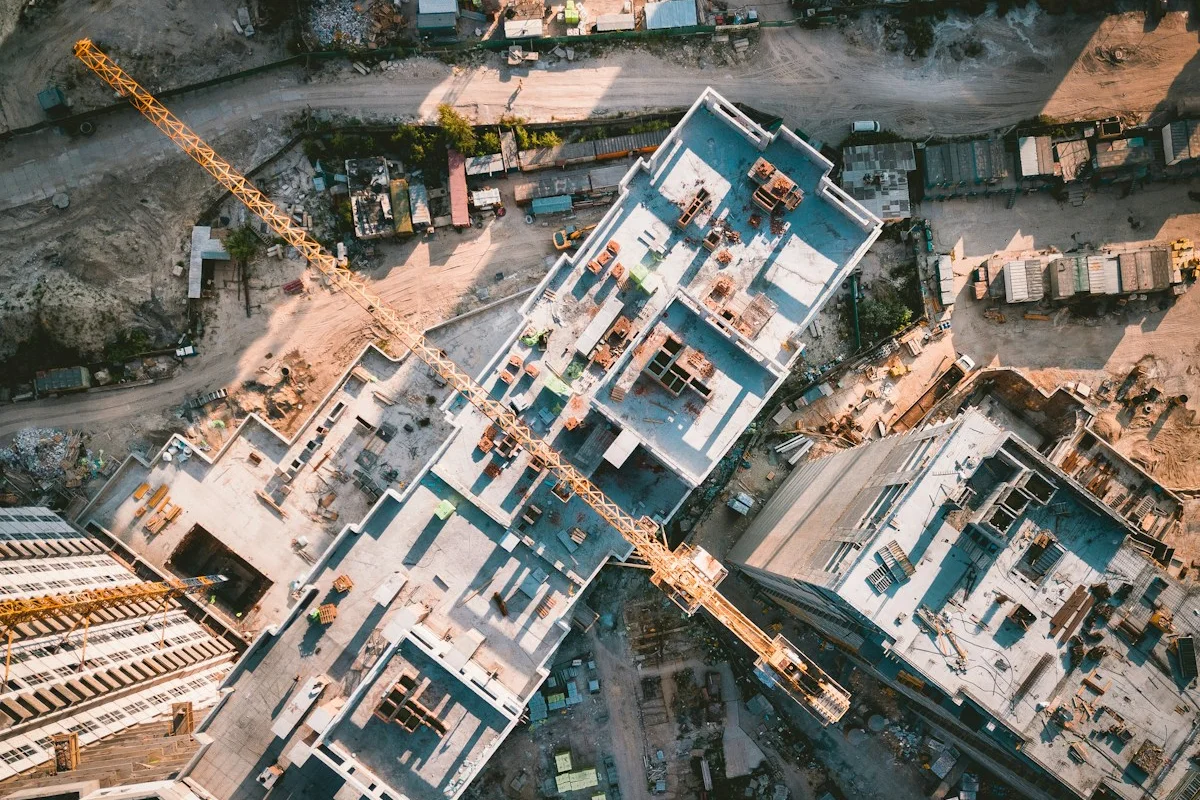 Fotografia editorial de um canteiro de obras